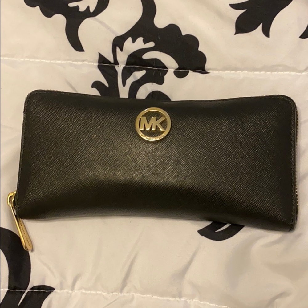 Michael Kors wallet as good as new